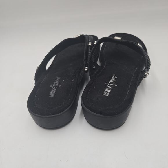 MinneTonka Silverthorne Thong Sandals Size 10 Womens Black Leather Concho - Picture 4 of 6
